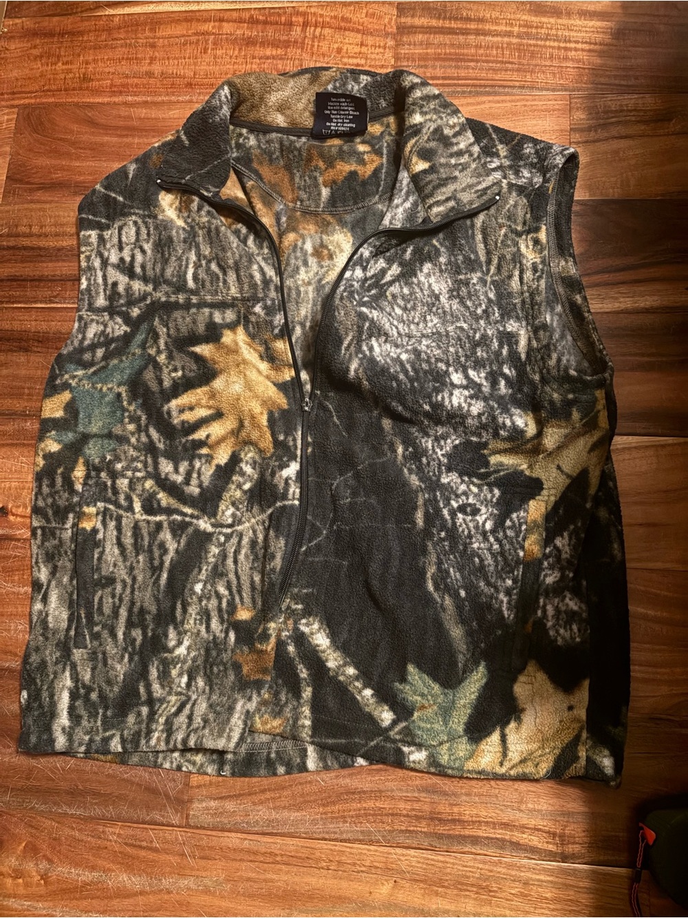 Coyote Woodland Camo Fleece Vest Size Small Hunting Outdoors Full Zip (1178)